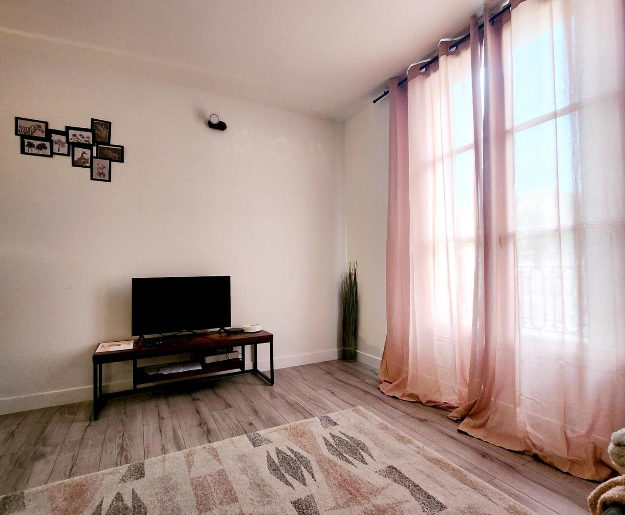 Le Rose De La Gare Apartment